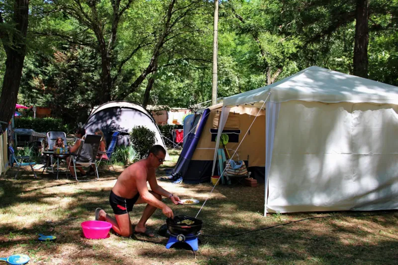 Emplacement Premium 120M² + Électricité 10A