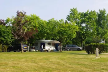 Stellplatz - Großes Komfort-Stellplatzpaket 180M² - Camping Les Gorges du Chambon