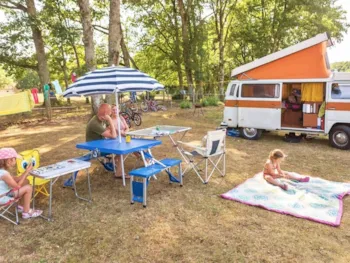 Stellplatz - Großes Komfort-Stellplatzpaket 120 M² - Camping Les Gorges du Chambon