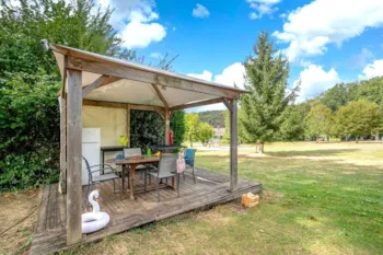 Stellplatz - Privilege-Stellplatzpaket 150M² - Camping Les Gorges du Chambon