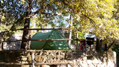 Pitch (small tent) + car in the parking. Terraced campsite. — 1