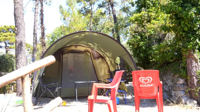 Emplacement (Tente Moyenne/Grande Tente) + 1 Voiture Dans Le Stationnement