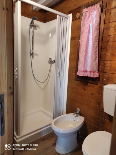 Bungalow with shower — 6
