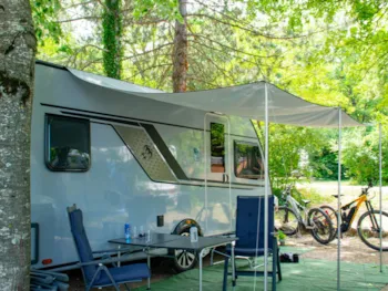 Stellplatz - Stellplatz Confort Xl Für Zelt/Van/Wohnwagen/Wohnmobil (Inklusive Strom) - Camping Le Relais du Léman