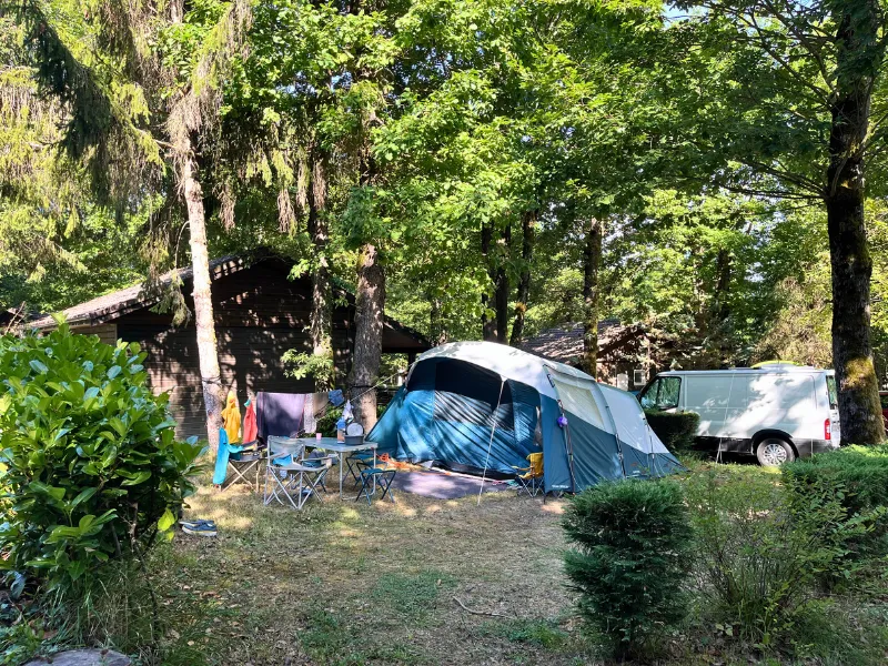 Emplacement Confort Large Tente/Van/Caravane/Camping-Car Longueur Maximum 6.50 M (Avec Électricité)