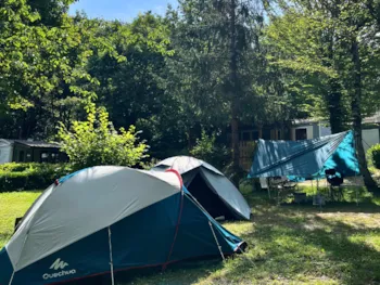 Stellplatz - Stellplatz Klein Für Kleines Zelt (Mit Strom) - Camping Le Relais du Léman