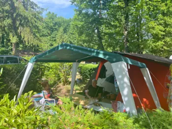 Stellplatz - Stellplatz Medium Für Zelt/Van Bis Zu 5.50 M Länge (Mit Strom) - Camping Le Relais du Léman