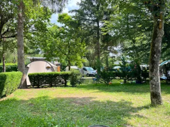 Stellplatz - Stellplatz Confort Xl Für Zelt/Van/Wohnwagen/Wohnmobil (Inklusive Strom) - Camping Le Relais du Léman