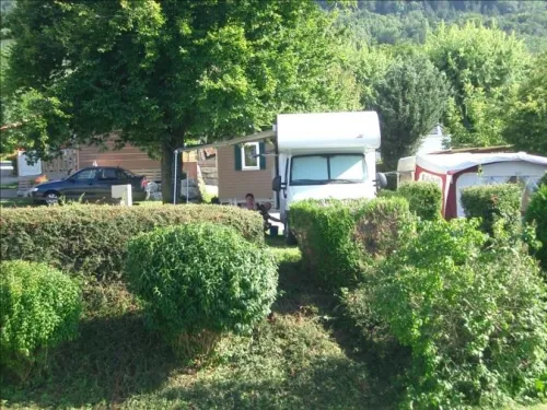 Emplacement - Emplacement+ Voiture Ou Tente, Caravane, Camping Car,Moto - image n°2 - Camping Vieille Église