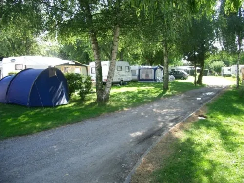 Emplacement - Emplacement+ Voiture Ou Tente, Caravane, Camping Car,Moto - image n°3 - Camping Vieille Église
