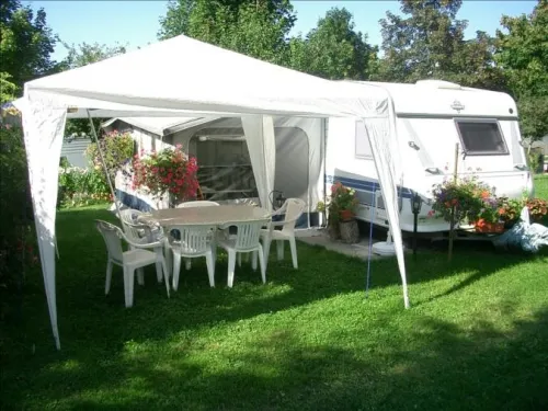 Emplacement - Emplacement+ Voiture Ou Tente, Caravane, Camping Car,Moto - image n°4 - Camping Vieille Église