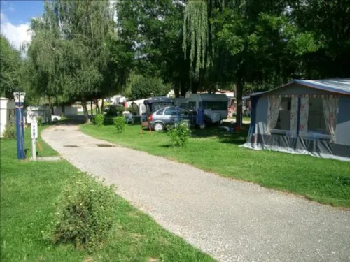 Emplacement - Emplacement+ Voiture Ou Tente, Caravane, Camping Car,Moto - image n°6 - Camping Vieille Église