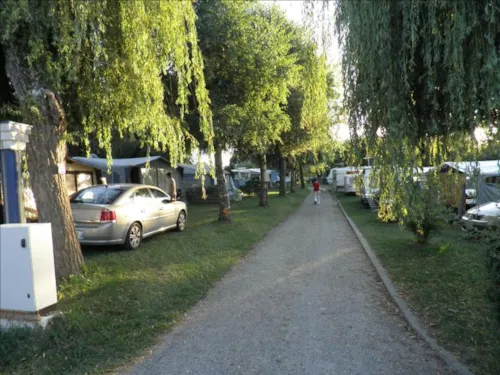 Emplacement - Emplacement+ Voiture Ou Tente, Caravane, Camping Car,Moto - image n°5 - Camping Vieille Église