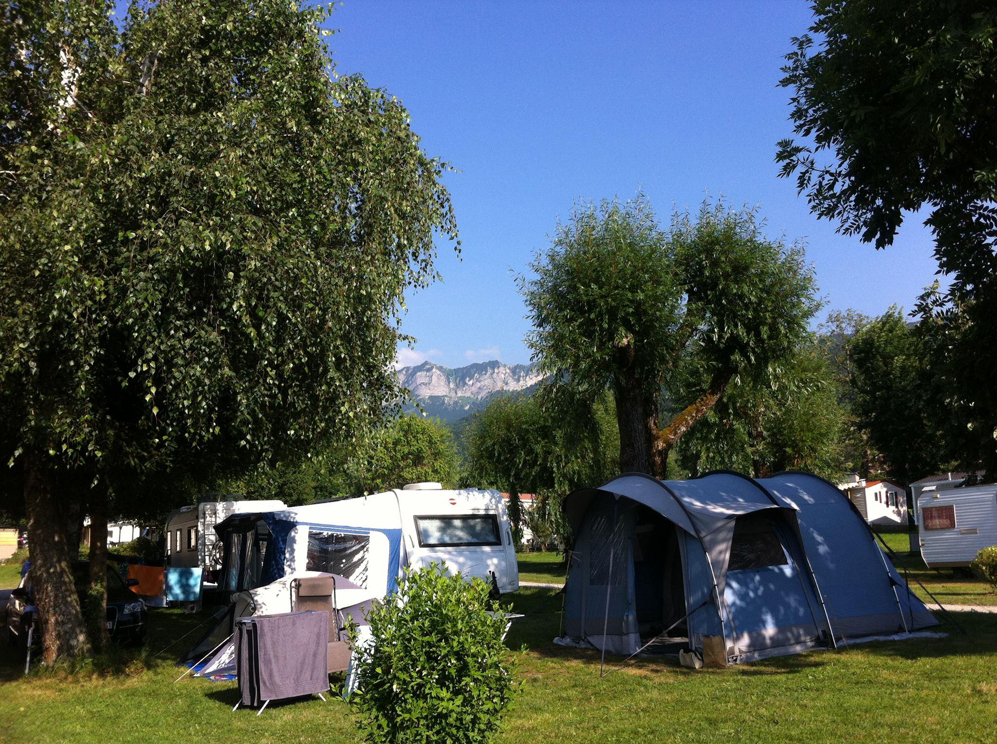 Emplacement - Emplacement En Camping Avec Voiture - Camping Vieille Église