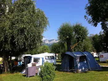 Stellplatz - Stellplatz Camping Mit Auto - Camping Vieille Église