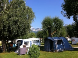 Kampeerplaats(en) - Standplaats Camping Met Auto - Camping De Vieille Eglise