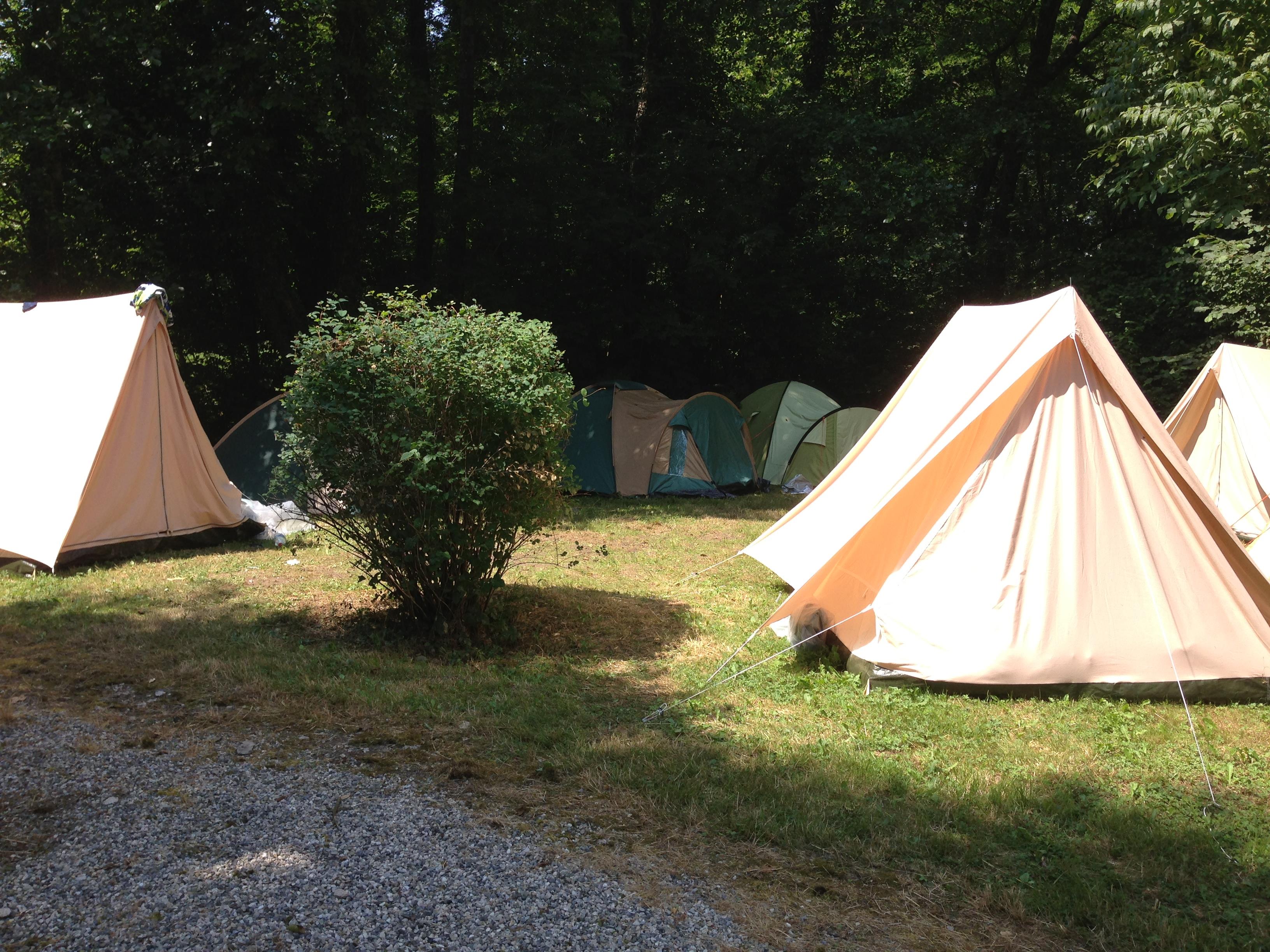 Emplacement - Forfait 1 Personne, Avec Électricité, 1 Emplacement + 1 Voiture - Camping de Saumont