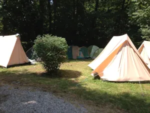  - Forfait 1 personne, avec électricité, 1 emplacement + tente/ caravane + 1 voiture - Camping de Saumont