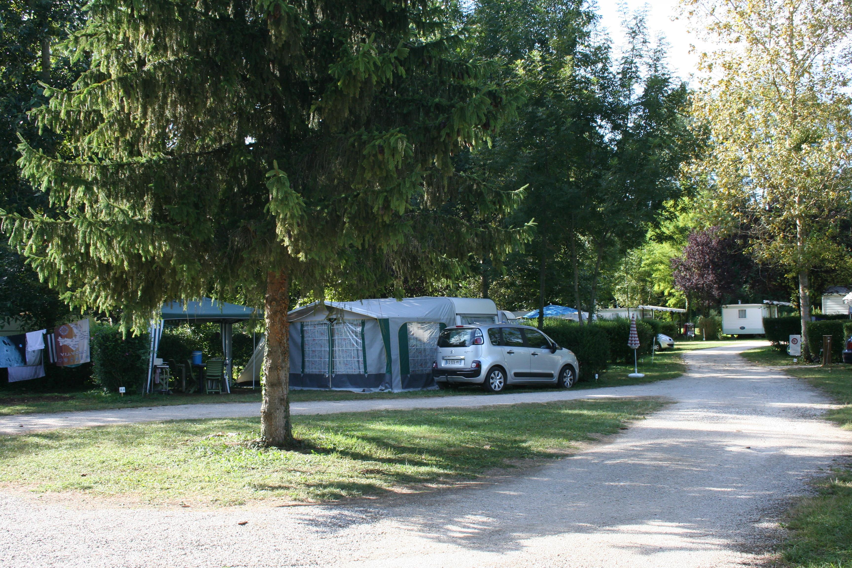 1 Stellplatz + Zelt/ Wohnwagen oder Wohnmobil + 1 Fahrzeug