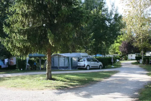 Pitch - Failed 2 Persons + 1 Pitch+ Tent/ Caravan+ 1 Vehicle - image n°1 - Camping de Saumont