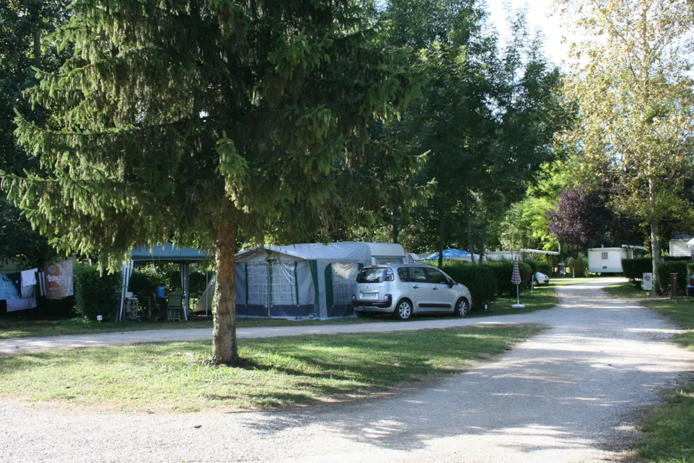 1 Standplaats  + tent, caravan of camper + 1  auto