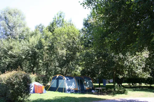 Pitch - Failed 2 Persons + 1 Pitch+ Tent/ Caravan+ 1 Vehicle - image n°2 - Camping de Saumont