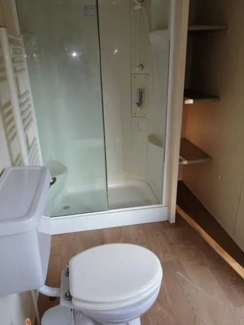 Pitch - Forfait 1 Personne, Avec Sanitaire Individuel, 1 Emplacement, 1 Tente/ Caravane, 1 Véhicule - image n°2 - Camping de Saumont