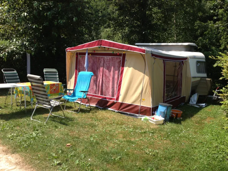 Forfait 2 Personnes, Avec Électricité, 1 Emplacement, 1 Tente/ Caravane/ 1 Véhicule