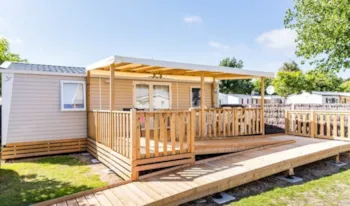 Mietunterkunft - Mobilheim  Comfort Modèle Xl - 32  M² - 2 Schlafzimmer - Erhöhte Terrasse - Barrierefrei - Camping Marvilla Parks - Domaine des Naïades