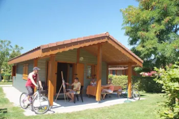 Mietunterkunft - Chalet 35 M²  2 Zimmer + Terrasse Couverte - Camping du Chatelet
