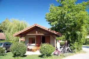 Locatif - CHALET 32 M²  2 chambres +  terrasse couverte - Camping du Chatelet