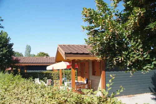 Huuraccommodatie(s) - Chalet 21 M²  1 Slaapkamer  + Overdekt Terras - image n°2 - Camping du Chatelet
