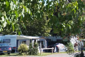 Emplacement - EMPLACEMENT 95m² - Camping du Chatelet