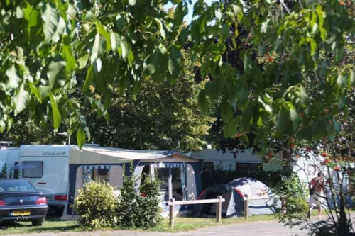 Kampeerplaats(en) - Kampeerplaats 95M² - image n°1 - Camping du Chatelet