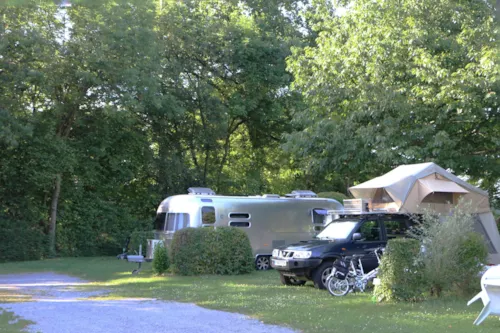 Kampeerplaats(en) - Kampeerplaats 95M² - image n°2 - Camping du Chatelet