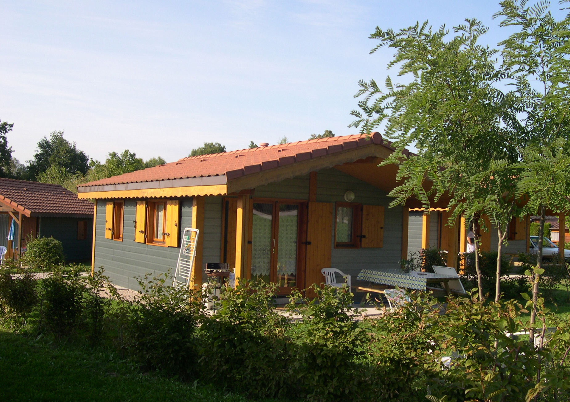 Mietunterkunft - 32 M² Vip-Chalet, 2 Schlafzimmer + Überdachte Terrasse - Camping du Chatelet