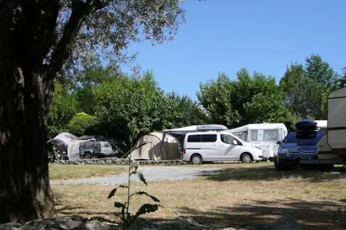 Pitch - Package 1 Car , (Tent, Van, Caravan; No Motorhome) - image n°1 - Camping de Chavetourte