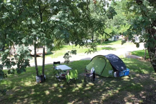 Pitch - Package 1 Car , (Tent, Van, Caravan; No Motorhome) - image n°2 - Camping de Chavetourte