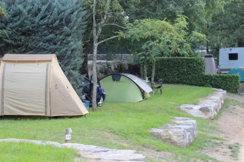 Pitch - Package 1 Car , (Tent, Van, Caravan; No Motorhome) - image n°4 - Camping de Chavetourte