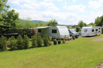 Stellplatz - Xxl-Stellplatz Für Wohnwagen / Wohnmobil / Zelt, Auto - Nibelungen-Camping Am Schwimmbad