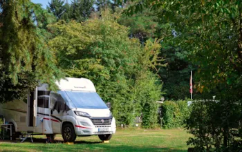 Stellplatz - Stellplatz Wohnwagen / Wohnmobil - Nibelungen-Camping Am Schwimmbad