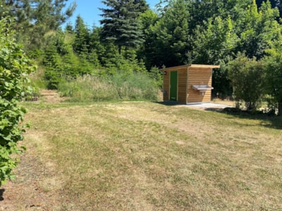 Pitch with private rental bathroom directly on the pitch — 1