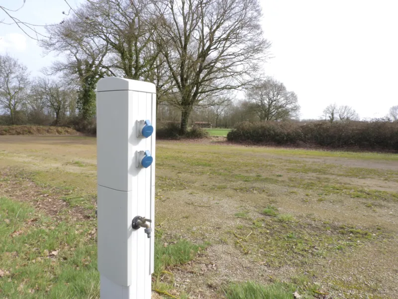 Etape Aire Camping-Car (1 Véhicule Inclus, Sans Sanitaires, Sans Piscine)