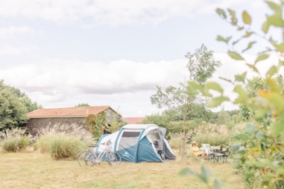 Package pitch Premium (2 persons + 1 vehicle inluded)