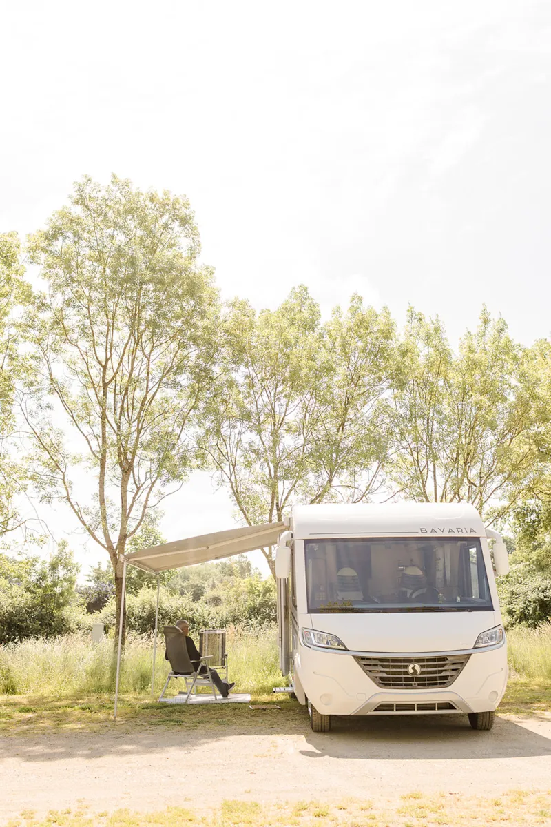 Etape Aire Camping-Car (1 Véhicule Inclus, Sans Sanitaires, Sans Piscine)