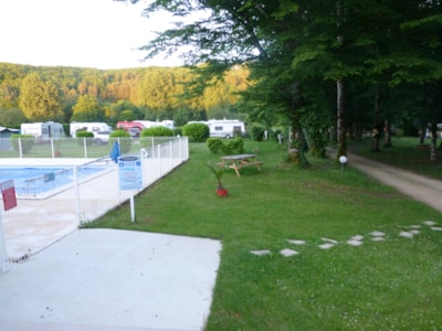 Pitch + 1 car + tent, caravan or camping-car (electricity optional)