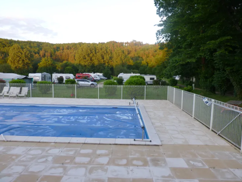 Emplacement Tente/Caravane/Camping Car + 1 Personne (Électricité En Option)