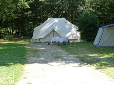 Pitch + 1 car + tent, caravan or camping-car (electricity optional)