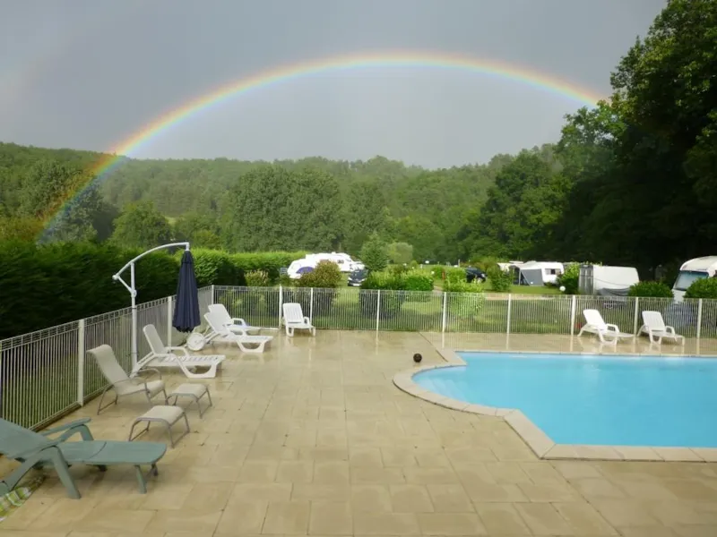 Emplacement Tente/Caravane/Camping Car + 1 Personne (Électricité En Option)