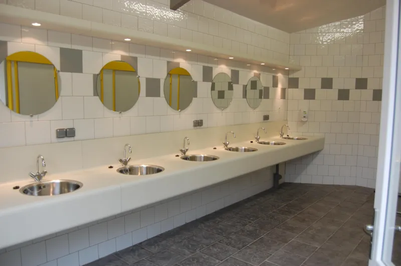 Emplacement + Électricité + Eau + Voiture